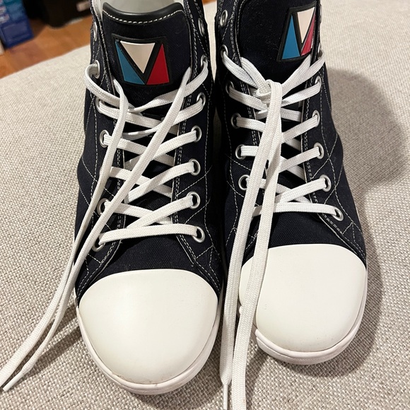 Louis Vuitton Converse - Picture 5 of 6